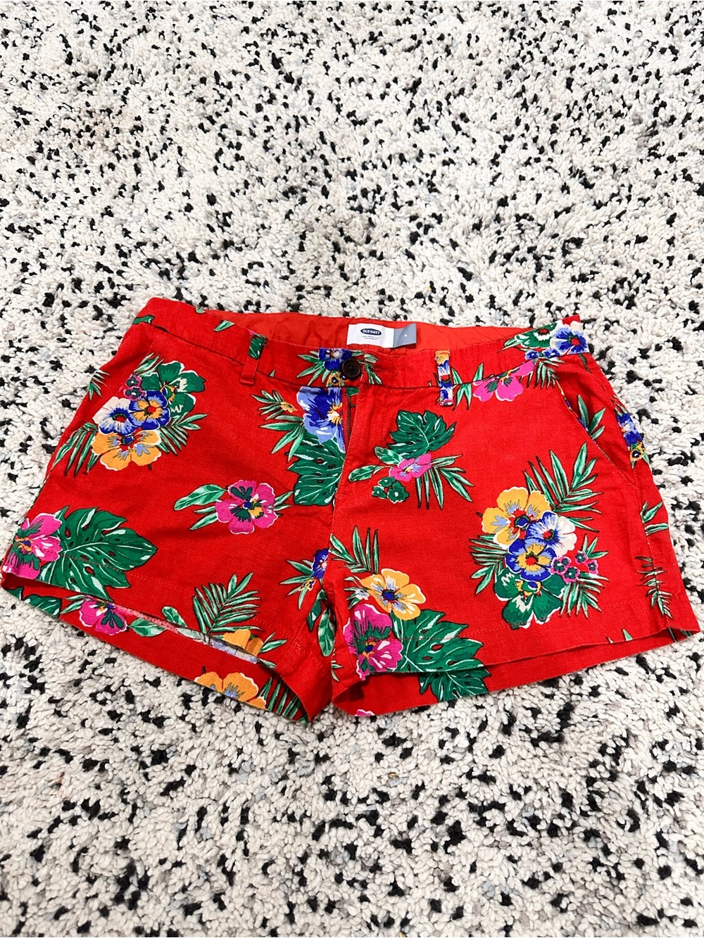 Old Navy Red Floral Print Women's Bermuda Shorts. Length 10.5 “